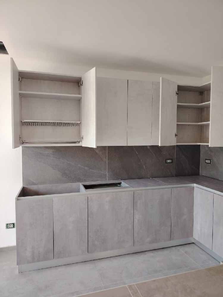 Cucina su misura appena montata